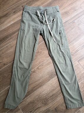 Women’s Vuori rip stop pants green pants